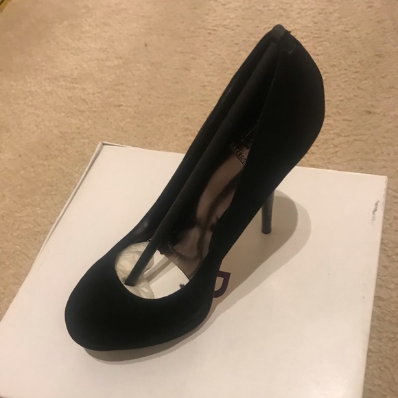 Bakers Shoes - Brand new never worn 6.5 4 inch black heels Bakers Shoes - Brand new never worn 6.5 4 inch black heels
